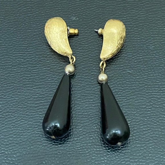 Vintage GIVENCHY Signed Brushed Gold-tone Black Teardrop Dangle Earrings 10.6g - Picture 6 of 14